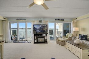 Harbour Island 204m 2 Bedroom Condo by RedAwning