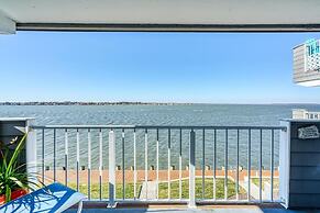 Harbour Island 204m 2 Bedroom Condo by RedAwning