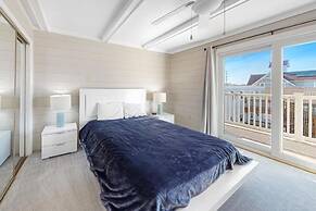 Pilot House 5 4 Bedroom Townhouse by RedAwning