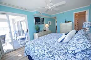 Sungate 401 3 Bedroom Condo by RedAwning