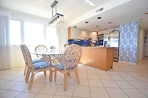 Sungate 401 3 Bedroom Condo by RedAwning