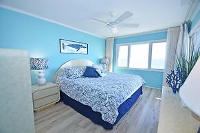 Sungate 401 3 Bedroom Condo by RedAwning