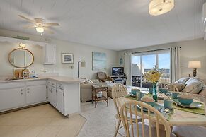 Beachcrest 17 1 Bedroom Condo by RedAwning