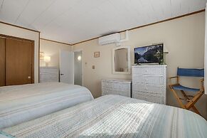 Beachcrest 17 1 Bedroom Condo by RedAwning