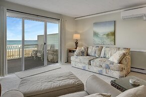 Beachcrest 17 1 Bedroom Condo by RedAwning