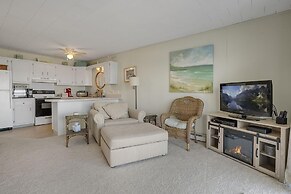 Beachcrest 17 1 Bedroom Condo by RedAwning