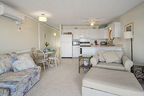 Beachcrest 17 1 Bedroom Condo by RedAwning