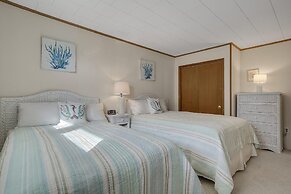 Beachcrest 17 1 Bedroom Condo by RedAwning