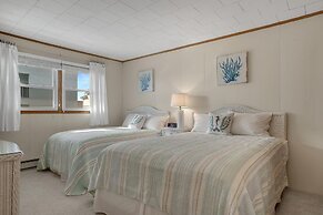 Beachcrest 17 1 Bedroom Condo by RedAwning