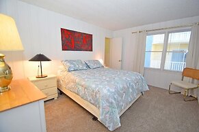 Alameda 5 2 Bedroom Condo by RedAwning