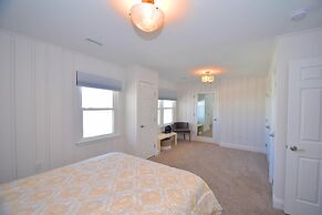 Alameda 6 1 Bedroom Condo by RedAwning