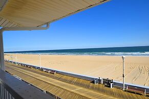 Alameda 6 1 Bedroom Condo by RedAwning