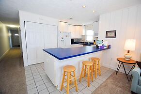 Alameda 6 1 Bedroom Condo by RedAwning