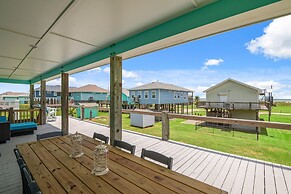 Coastal Chic Cabin 3 Bedroom Home by Redawning