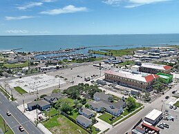 Coast Oaks Cottage 5 1 Bedroom Cottage by RedAwning