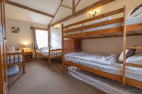 Hulmes Vale House - Sleeps 14 - Peak District
