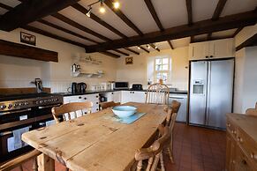 Hulmes Vale House - Sleeps 14 - Peak District