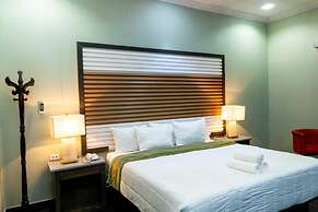 Crown Hotel Piarco