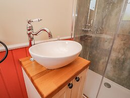 The Journeyman Luxury Shepherds Hut