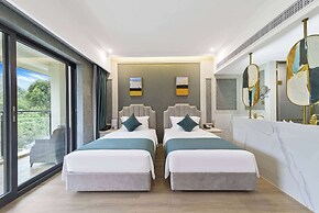 Howard Johnson by Wyndham Lake Serenity Hot Springs Xichang