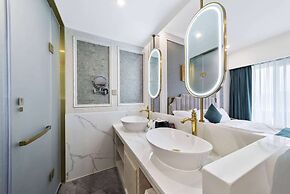 Howard Johnson by Wyndham Lake Serenity Hot Springs Xichang