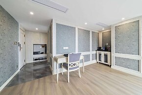 Howard Johnson by Wyndham Lake Serenity Hot Springs Xichang