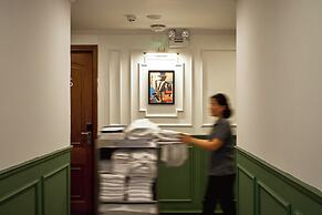 Record Hotel