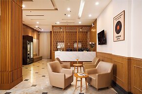 Record Hotel