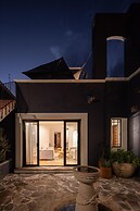 Rooftop Jacuzzi! Country-style 4 Bedroom Cottage