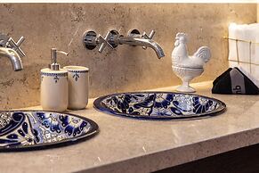 Rooftop Jacuzzi! Country-style 4 Bedroom Cottage