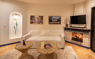 Rooftop Jacuzzi! Country-style 4 Bedroom Cottage