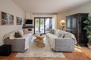 Rooftop Jacuzzi! Country-style 4 Bedroom Cottage