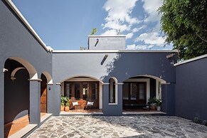 Rooftop Jacuzzi! Country-style 4 Bedroom Cottage