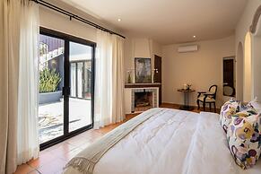 Rooftop Jacuzzi! Country-style 4 Bedroom Cottage