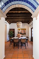 Rooftop Jacuzzi! Country-style 4 Bedroom Cottage