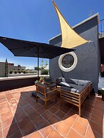 Rooftop Jacuzzi! Country-style 4 Bedroom Cottage