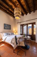 Rooftop Jacuzzi! Country-style 4 Bedroom Cottage