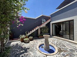 Rooftop Jacuzzi! Country-style 4 Bedroom Cottage