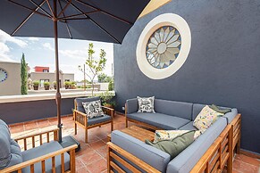 Rooftop Jacuzzi! Country-style 4 Bedroom Cottage