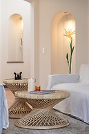 Rooftop Jacuzzi! Country-style 4 Bedroom Cottage