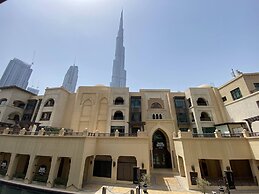 Lux BnB I Souk Al Bahar I Burj Khalifa Views