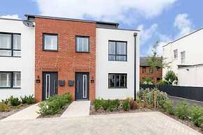 Elliot Oliver - 2 The Old Surgery: Stunning 4 Bedroom Home With Parkin