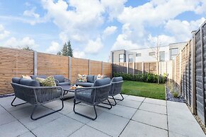 Elliot Oliver - 2 The Old Surgery: Stunning 4 Bedroom Home With Parkin