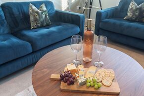 Elliot Oliver - 2 The Old Surgery: Stunning 4 Bedroom Home With Parkin