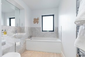 Elliot Oliver - 2 The Old Surgery: Stunning 4 Bedroom Home With Parkin