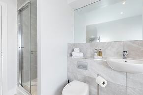 Elliot Oliver - 2 The Old Surgery: Stunning 4 Bedroom Home With Parkin