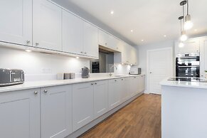 Elliot Oliver - 2 The Old Surgery: Stunning 4 Bedroom Home With Parkin