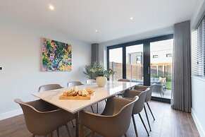 Elliot Oliver - 2 The Old Surgery: Stunning 4 Bedroom Home With Parkin