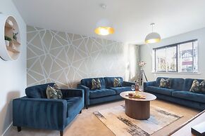 Elliot Oliver - 2 The Old Surgery: Stunning 4 Bedroom Home With Parkin