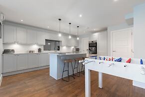 Elliot Oliver - 2 The Old Surgery: Stunning 4 Bedroom Home With Parkin